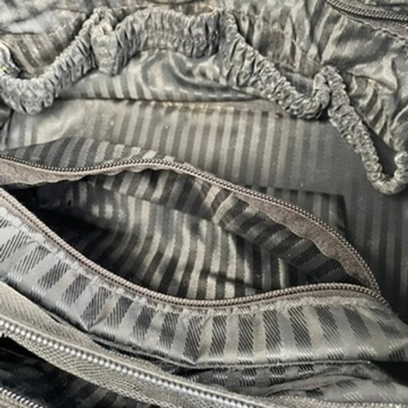 Tumi Black Ballistic Nylon Alpha Sport Small Carry-On Duffle Bag 261D3 USA - Picture 5 of 16